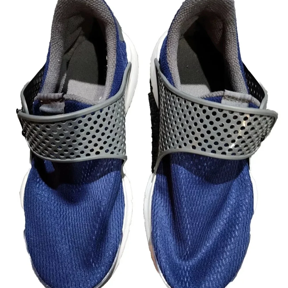 Nike Sock Dart Navy Blue Grey And White‎  Size 4 Youth